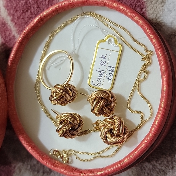Gold Knot Set - Picture 3 of 3